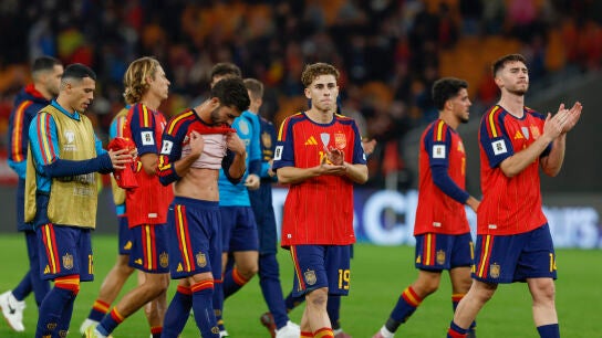 Los jugadores de la selecci&oacute;n espa&ntilde;ola tras el duelo ante Turqu&iacute;a