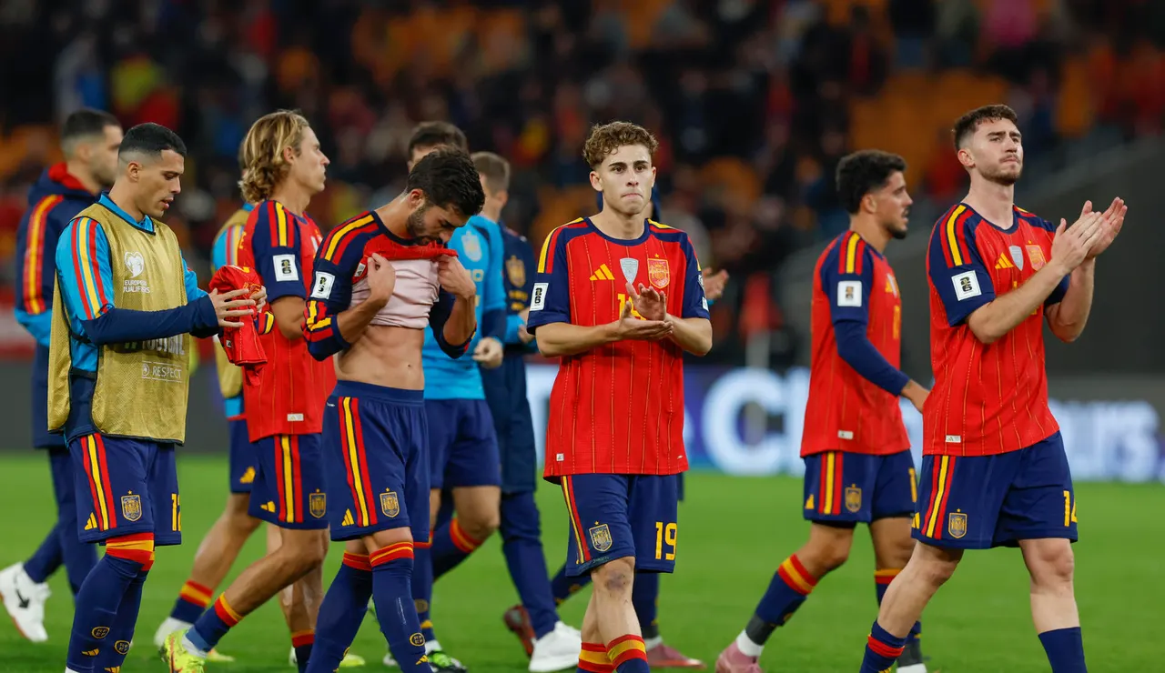 Los jugadores de la selección española tras el duelo ante Turquía