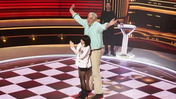 Fernando Romay y Angy Fernández juegan al ajedrez: la hilarante explicación a la pregunta del 60% Fernando Romay y Angy Fernández juegan al ajedrez: la hilarante explicación a la pregunta del 60%