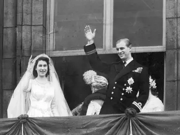 Isabel II y Felipe de Edimburgo el día de su boda Isabel II y Felipe de Edimburgo el día de su boda