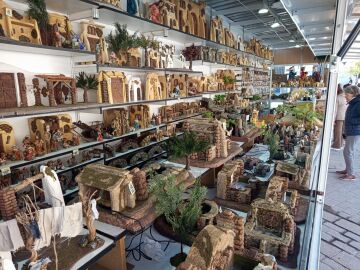 La Feria del Belén vuelve a vestir de Navidad el corazón de Sevilla