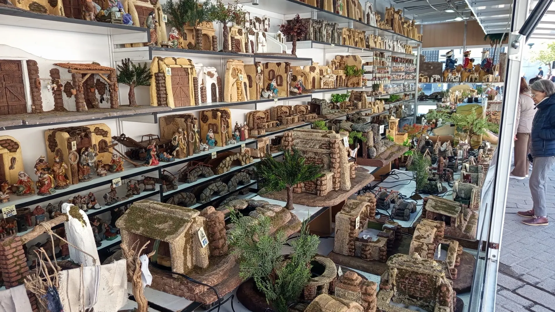 La Feria del Belén vuelve a vestir de Navidad el corazón de Sevilla La Feria del Belén vuelve a vestir de Navidad el corazón de Sevilla