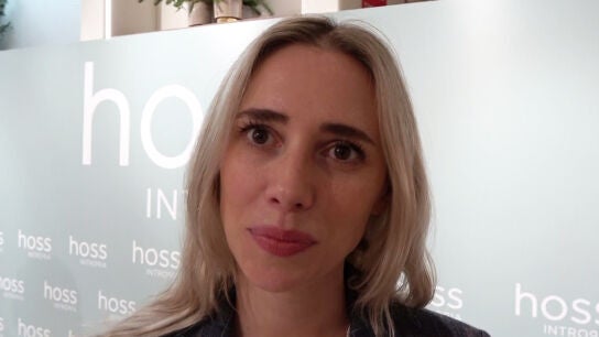 Lulu Figueroa atendiendo a la prensa