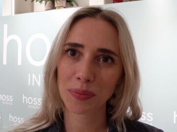 Lulu Figueroa atendiendo a la prensa