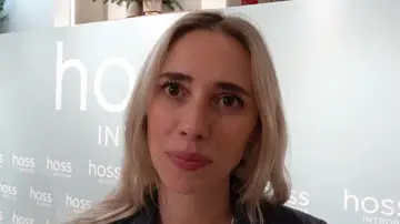 Lulu Figueroa atendiendo a la prensa Lulu Figueroa atendiendo a la prensa