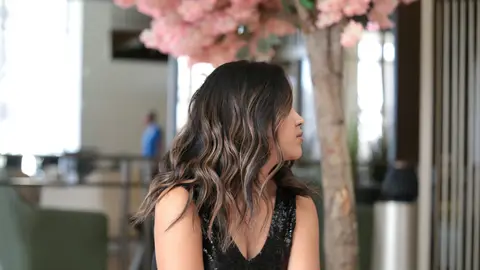 Mujer con el cabello ondulado Mujer con el cabello ondulado