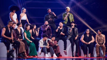 ¡Emoción en el escenario! El homenaje de los dieciséis talents del Asalto final a los coaches de La Voz 