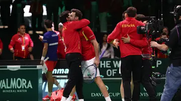 Marcel Granollers y Pedro Martínez celebran la victoria en el dobles en Bolonia ante República Checa Marcel Granollers y Pedro Martínez celebran la victoria en el dobles en Bolonia ante República Checa