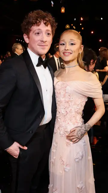 Ethan Slater y Ariana Grande en la 31st Annual Screen Actors Guild Awards Ethan Slater y Ariana Grande en la 31st Annual Screen Actors Guild Awards