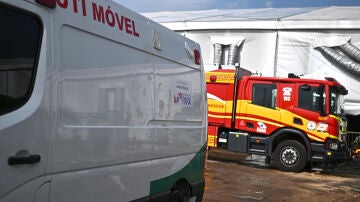 Vehículos de emergencia tras el incendio en el Centro de Convenciones Hangar donde se realiza la COP30