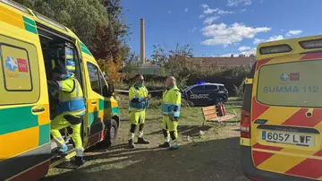 Muere una mujer y un hombre sufre quemaduras graves en un incendio en un parque de Alcalá de Henares (Madrid) Muere una mujer y un hombre sufre quemaduras graves en un incendio en un parque de Alcalá de Henares (Madrid)
