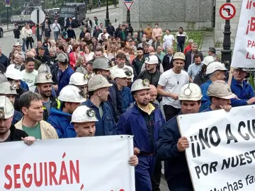 Protesta de los trabajadores de la mina de Vega de Rengos en Oviedo el pasado mes de mayo. Protesta de los trabajadores de la mina de Vega de Rengos en Oviedo el pasado mes de mayo.