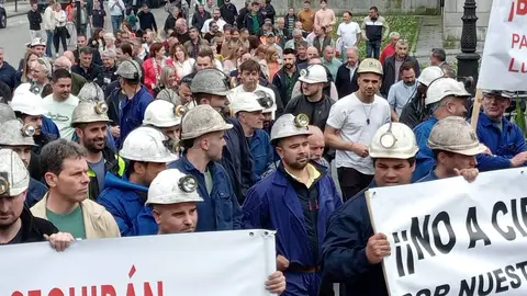 Protesta de los trabajadores de la mina de Vega de Rengos en Oviedo el pasado mes de mayo. Protesta de los trabajadores de la mina de Vega de Rengos en Oviedo el pasado mes de mayo.