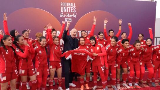 Infantino, con las futbolistas del Afghan Women United
