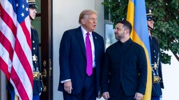 Imagen del presidente estadounidense, Donald Trump, y el presidente ucraniano, Volodímir Zelenski 