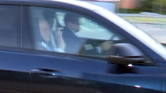El Rey Juan Carlos I llega al aeropuerto de Madrid tras el almuerzo en El Pardo