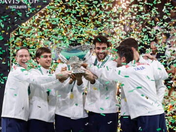 Italia levanta el trofeo de Copa Davis 2025