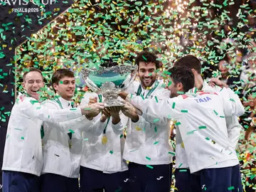 Italia levanta el trofeo de Copa Davis 2025 Italia levanta el trofeo de Copa Davis 2025