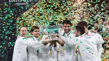 Italia levanta el trofeo de Copa Davis 2025 Italia levanta el trofeo de Copa Davis 2025