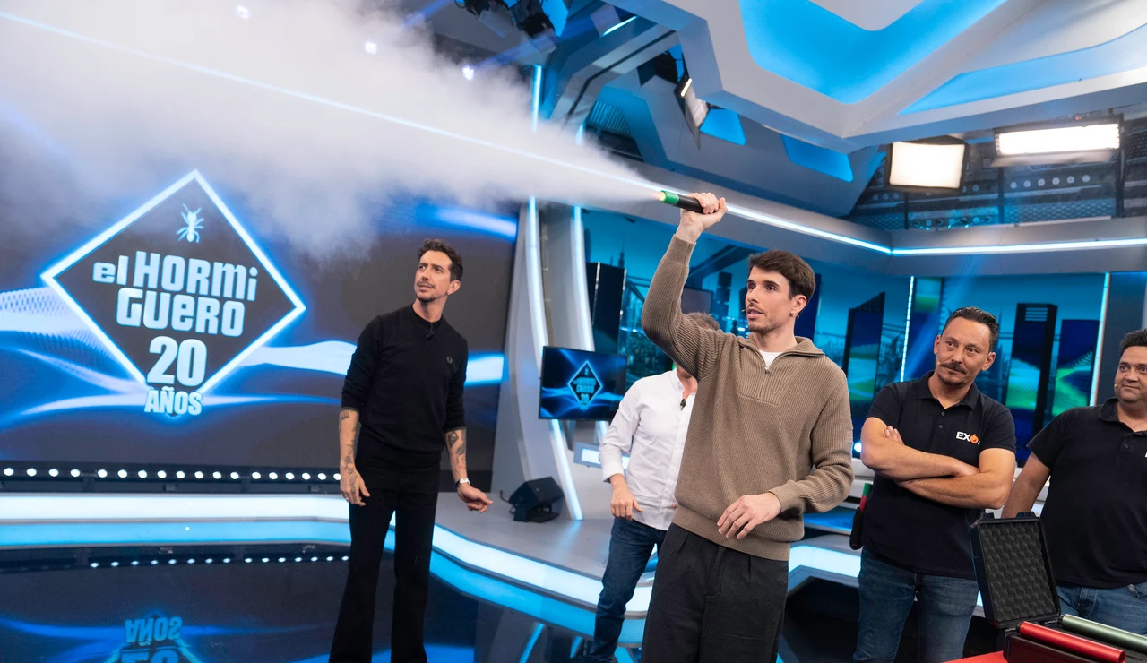 "La que hemos liado": Álex Márquez prueba un innovador invento antiincendios