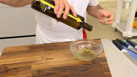 Bate los ingredientes hasta que emulsionen Bate los ingredientes hasta que emulsionen