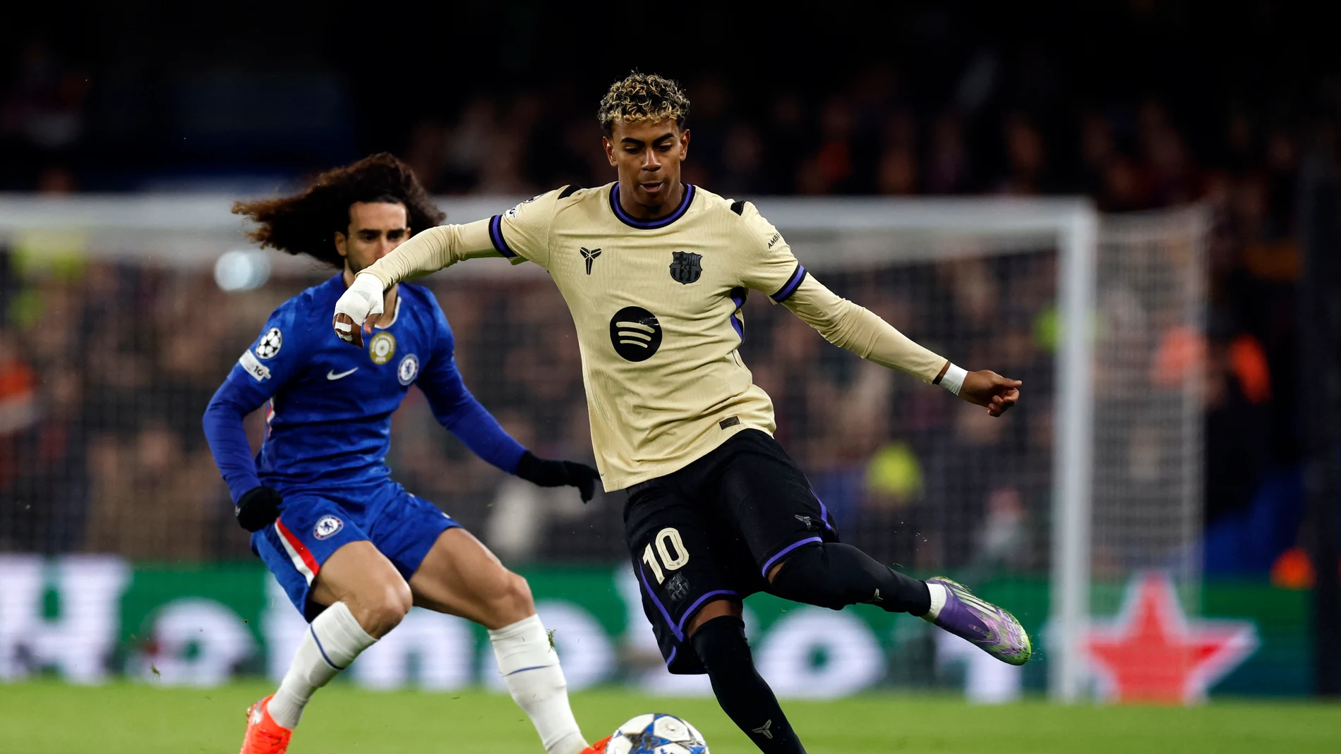 Lamine Yamal, en acción ante Cucurella Lamine Yamal, en acción ante Cucurella