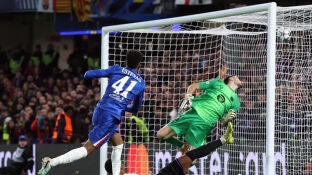 Estevao fusila a Joan Garc&iacute;a para hacer el segundo gol del Chelsea