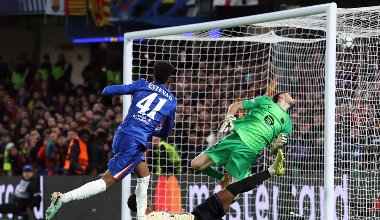 Estevao fusila a Joan García para hacer el segundo gol del Chelsea