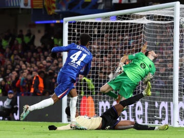 Estevao fusila a Joan García para hacer el segundo gol del Chelsea