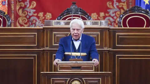 El expresidente del Gobierno, Felipe González, durante el acto homenaje a Javier Lambán El expresidente del Gobierno, Felipe González, durante el acto homenaje a Javier Lambán