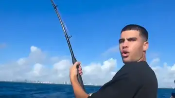 La jornada de pesca de Carlos Alcaraz La jornada de pesca de Carlos Alcaraz