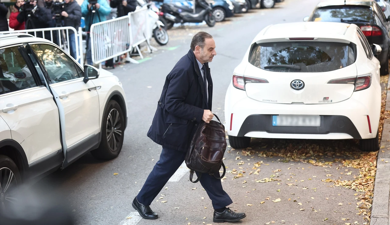 Ábalos entrando al Supremo