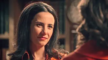 Marta y Cloe empiezan a entenderse mejor... ¡y trabajan codo con codo juntas! Marta y Cloe empiezan a entenderse mejor... ¡y trabajan codo con codo juntas!