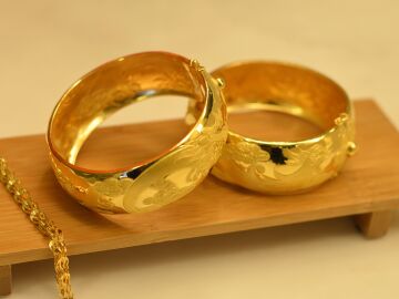 Foto de archivo de anillos de oro