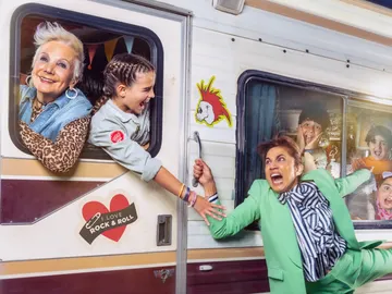 Elena Irureta, Toni Acosta y Carla Pastor en Abuela tremenda Elena Irureta, Toni Acosta y Carla Pastor en Abuela tremenda