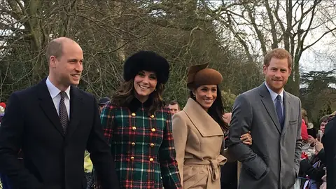 William, Kate, Meghan y Harry, de izquierda a derecha, durante las Navidades de 2017 William, Kate, Meghan y Harry, de izquierda a derecha, durante las Navidades de 2017