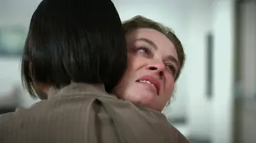 Rengin le da fuerzas a Bahar: el abrazo más emotivo en medio de su dolor Rengin le da fuerzas a Bahar: el abrazo más emotivo en medio de su dolor