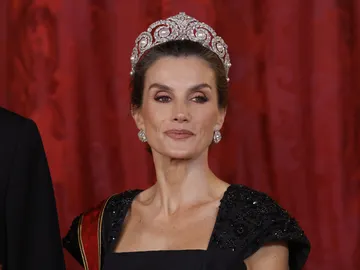La reina Letizia luciendo una espectacular tiara La reina Letizia luciendo una espectacular tiara