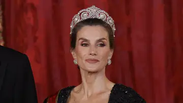 La reina Letizia luciendo una espectacular tiara La reina Letizia luciendo una espectacular tiara