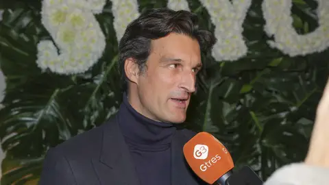 Rafael Medina atendiendo a la prensa Rafael Medina atendiendo a la prensa