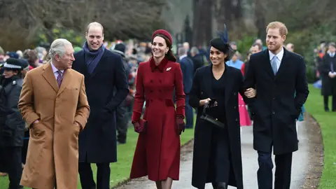 Carlos III, William, Kate, Meghan y Harry, de izquierda a derecha Carlos III, William, Kate, Meghan y Harry, de izquierda a derecha