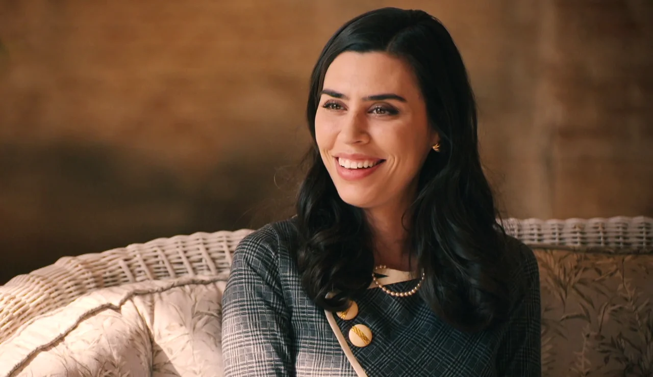 Cloe ofrece a María un puesto en la fábrica: “Quiero que trabaje para nosotros como traductora”