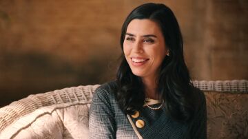 Cloe ofrece a María un puesto en la fábrica: “Quiero que trabaje para nosotros como traductora”