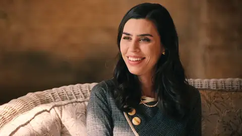 Cloe ofrece a María un puesto en la fábrica: “Quiero que trabaje para nosotros como traductora” Cloe ofrece a María un puesto en la fábrica: “Quiero que trabaje para nosotros como traductora”