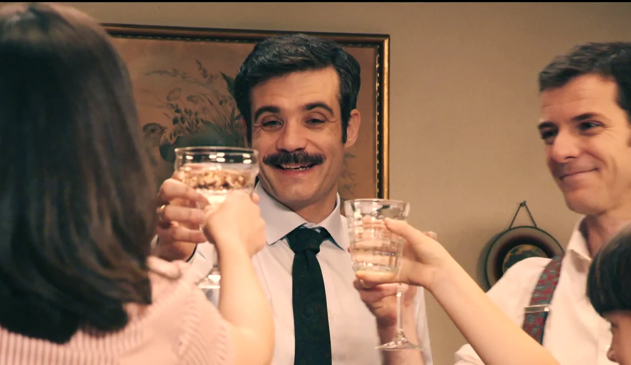 Capítulo 447 de Sueños de libertad; 28 de noviembre: Joaquín celebra la puesta en marcha de su negocio con su familia