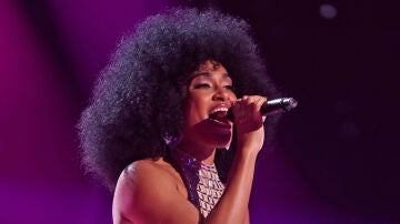 Nayo brilla en el escenario de La Voz con su interpretación de ‘Is that alright?’ 