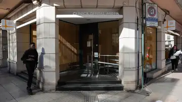 Fachada principal de la clínica dental de Alzira Fachada principal de la clínica dental de Alzira