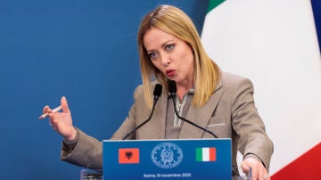 La primera ministra italiana, Giorgia Meloni, durante una conferencia de prensa con el primer ministro alban&eacute;s en Roma, Italia, el 13 de noviembre de 2025