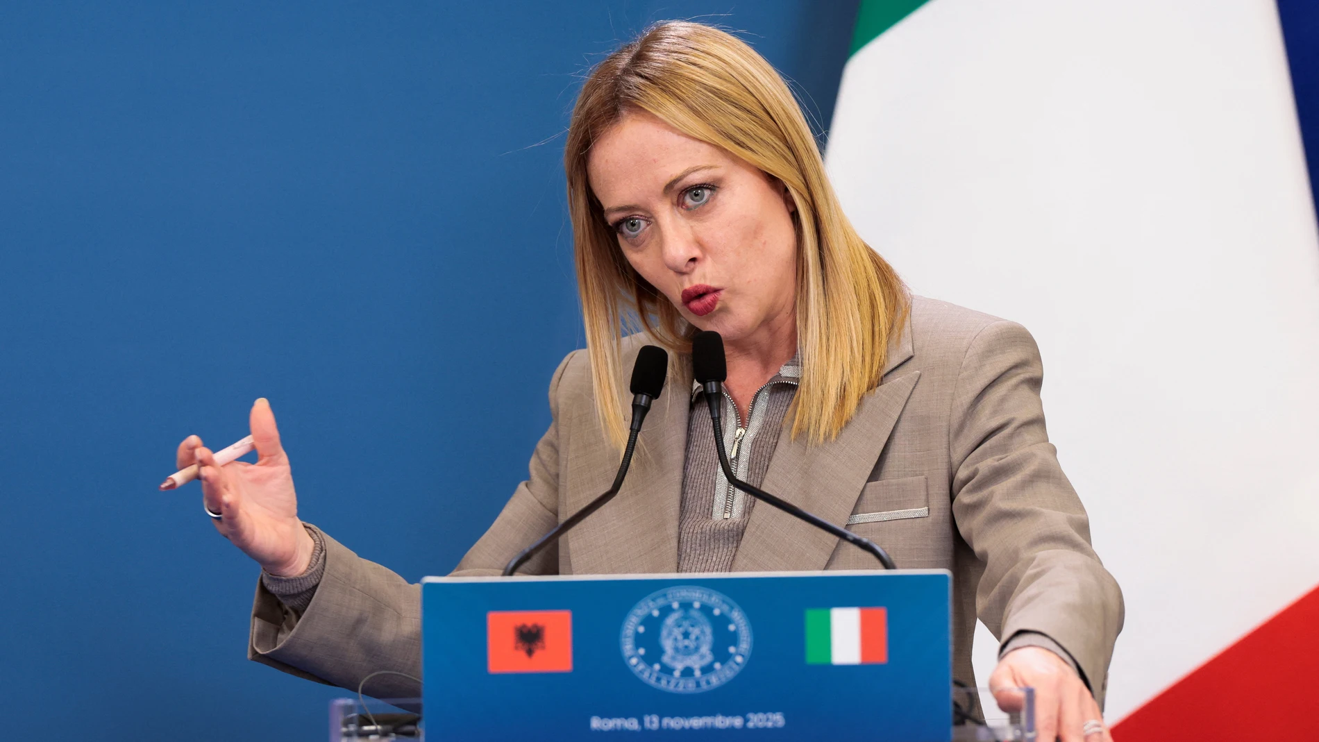 La primera ministra italiana, Giorgia Meloni, durante una conferencia de prensa con el primer ministro albanés en Roma, Italia, el 13 de noviembre de 2025 La primera ministra italiana, Giorgia Meloni, durante una conferencia de prensa con el primer ministro albanés en Roma, Italia, el 13 de noviembre de 2025