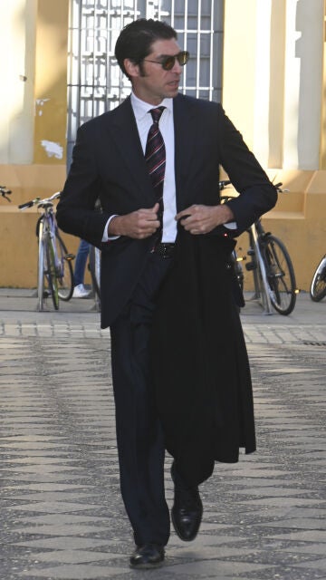 Cayetano Rivera llegando al bautizo de su sobrino Nicolás